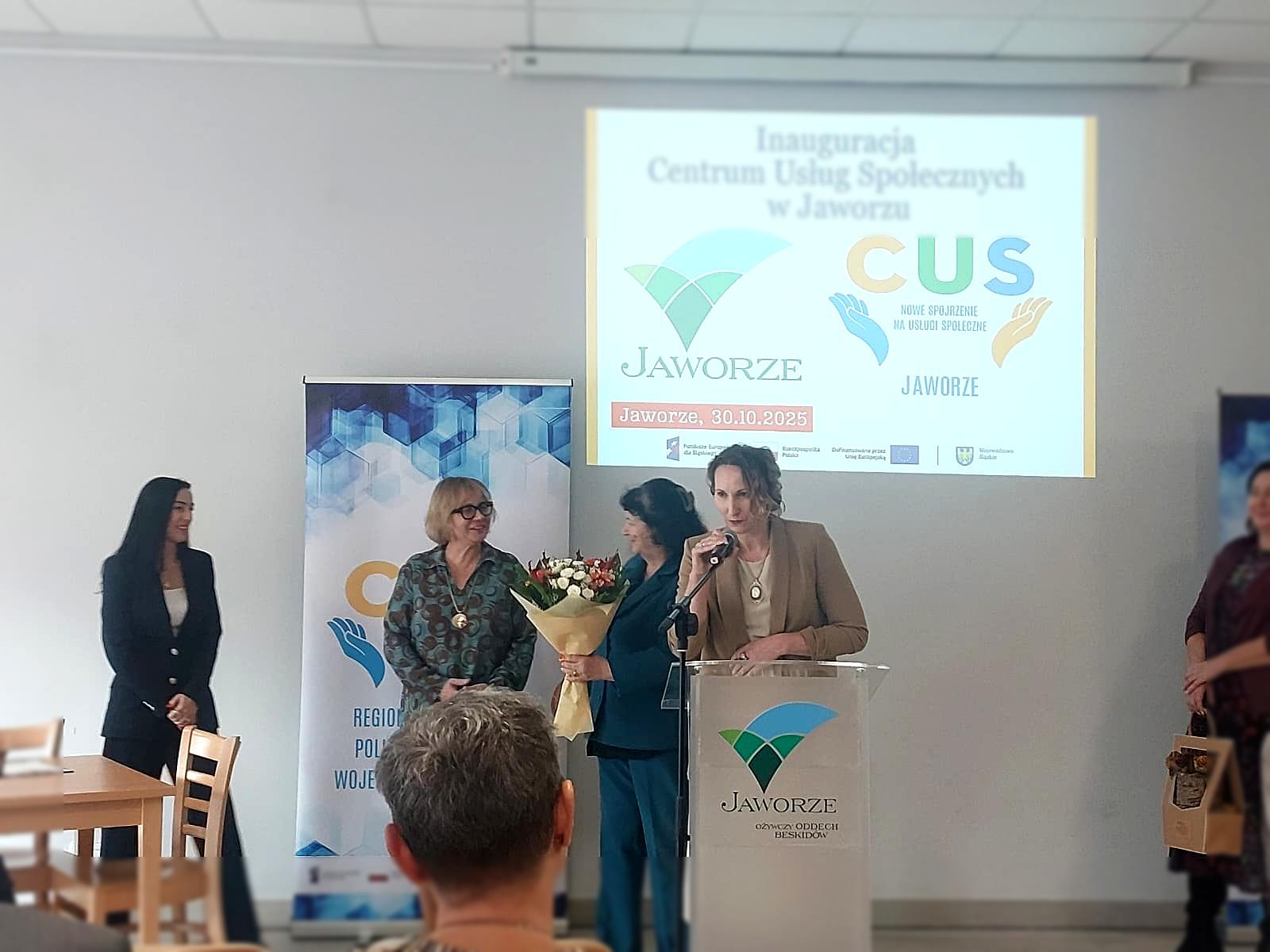 Gratulację ze strony Dyrektor PCPR w Bielsku-Białej - Katarzyna Olszyna