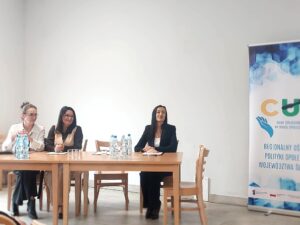 Prelegentki i prowadząca Inaugurację od lewej Ewa Winek - Kierownik Placówki Wsparcia Dziennego, Marzena Gwóźdź - Głowna Księgowa CUS w Jaworzu, Anna Pietraszewska-Biegun - Zastępca Dyrektora CUS w Jaworzu